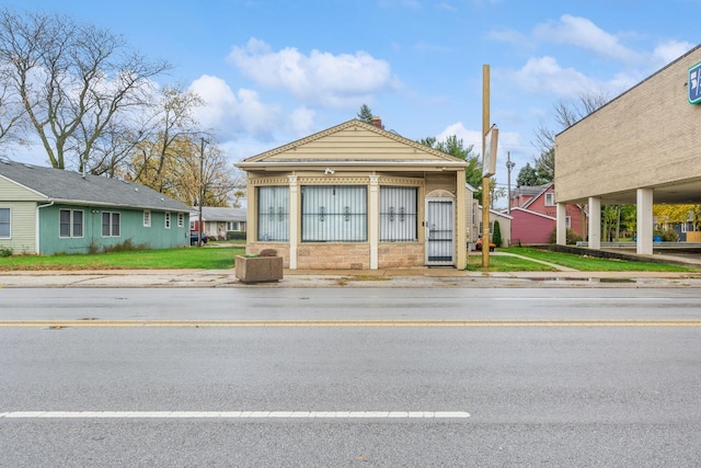 garage featuring a yard