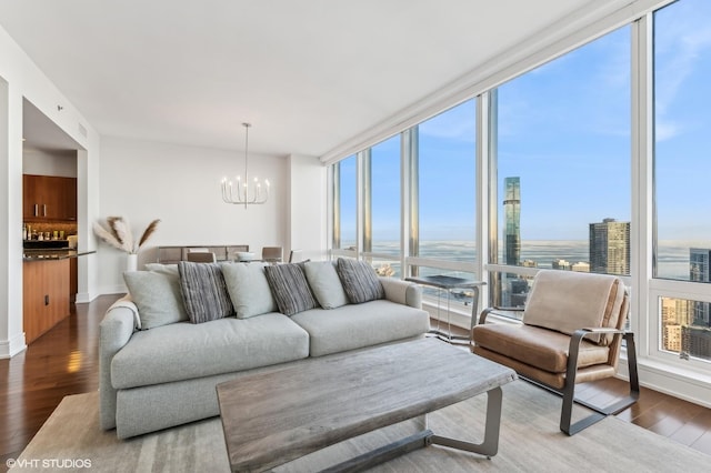 living room with an inviting chandelier, floor to ceiling windows, and hardwood / wood-style floors