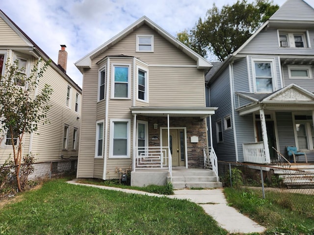 front of property with a porch and a front yard