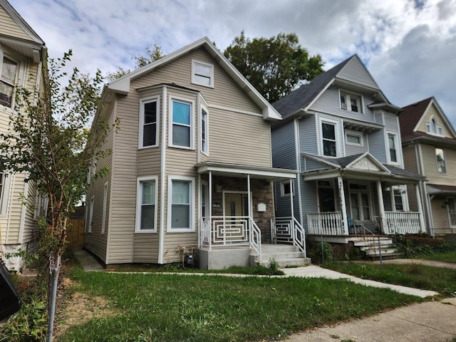 view of front facade featuring a porch and a front lawn