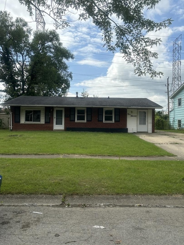 ranch-style home with a front lawn