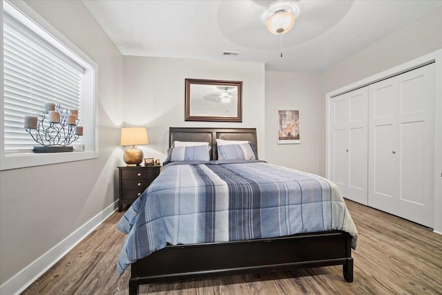 bedroom with ceiling fan, hardwood / wood-style floors, and a closet