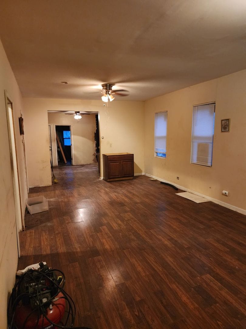 unfurnished room with ceiling fan and dark hardwood / wood-style floors