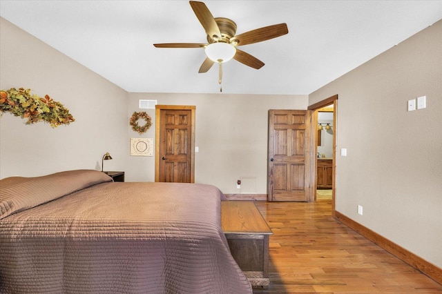 bedroom featuring light wood-style flooring, visible vents, ceiling fan, and baseboards