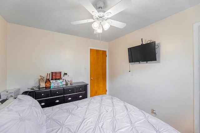 bedroom featuring ceiling fan