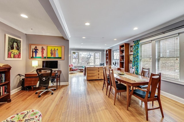 dining area featuring light wood-type flooring, baseboards, ornamental molding, and recessed lighting
