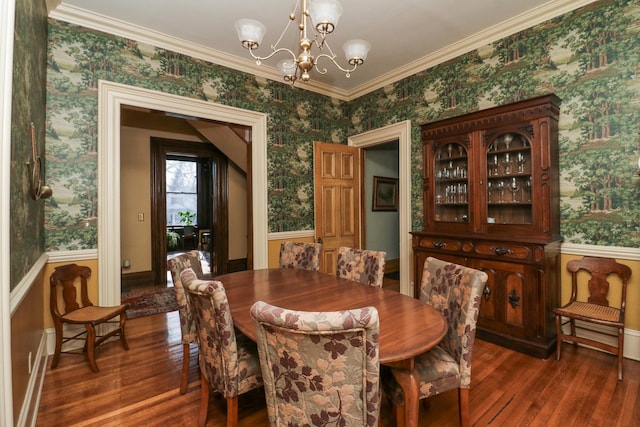 dining space featuring ornamental molding, dark hardwood / wood-style floors, and a chandelier