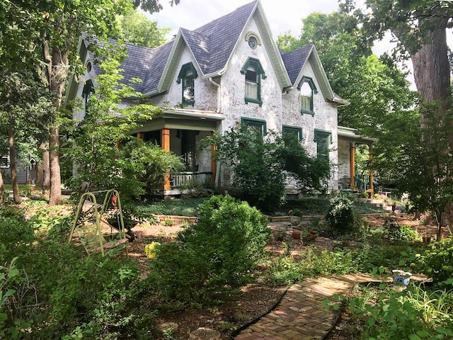 view of front of house with covered porch