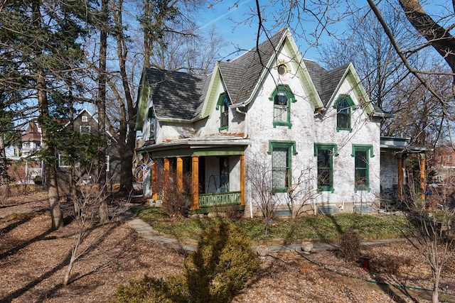 view of front of property featuring a porch