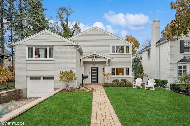 view of front facade featuring a garage and a front yard