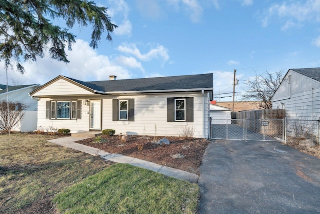 view of front of house featuring a front yard