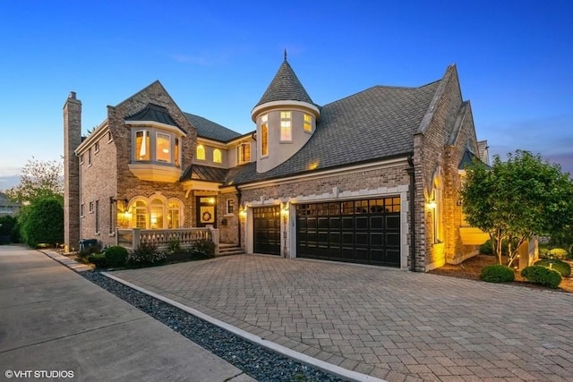 view of front facade featuring a garage