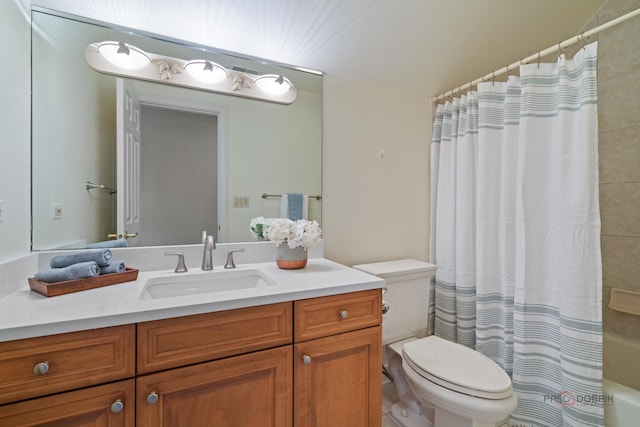 full bath with shower / tub combo, toilet, and vanity
