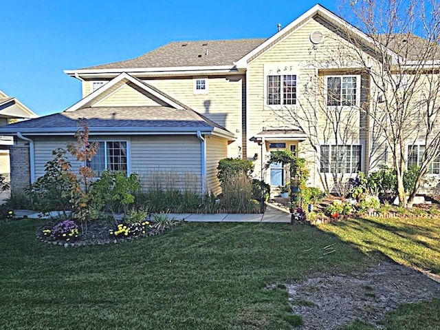 view of front of home with a front lawn