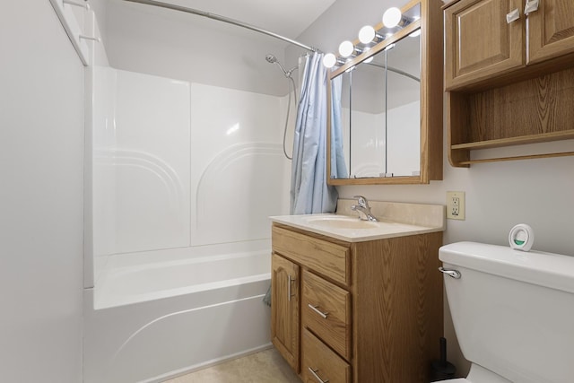 full bathroom with shower / tub combo with curtain, vanity, and toilet