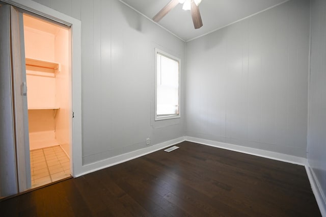 spare room with ornamental molding, dark hardwood / wood-style floors, and ceiling fan