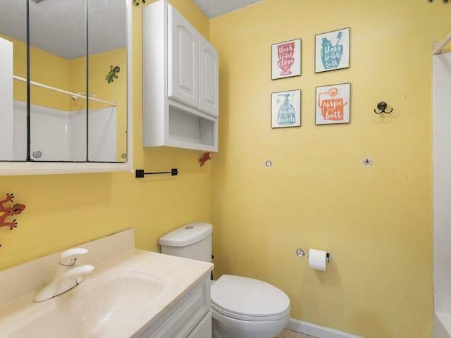 full bath with a shower, toilet, vanity, and a textured ceiling