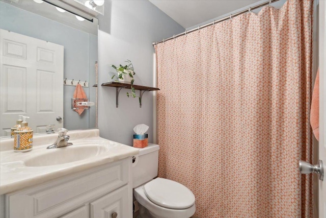 bathroom featuring a shower with curtain, vanity, and toilet