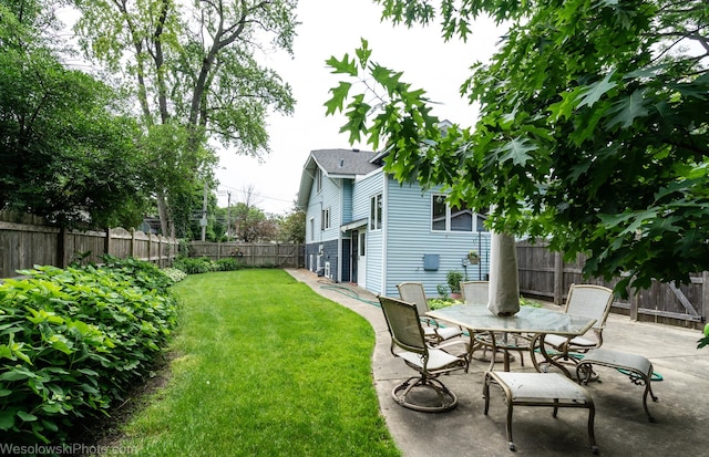 view of yard with a patio area