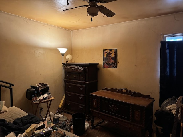 bedroom with ceiling fan