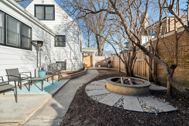 view of patio featuring an outdoor fire pit