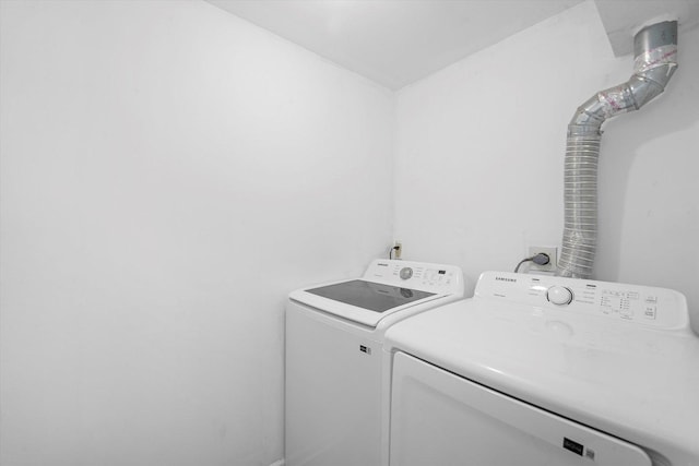 laundry room featuring washer and clothes dryer