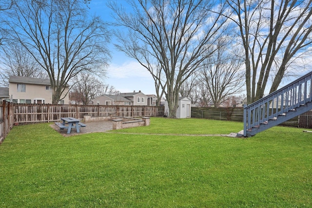 view of yard with a shed