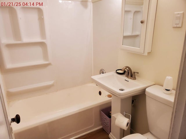 bathroom featuring a tub and toilet