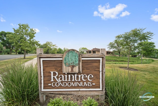 view of community / neighborhood sign