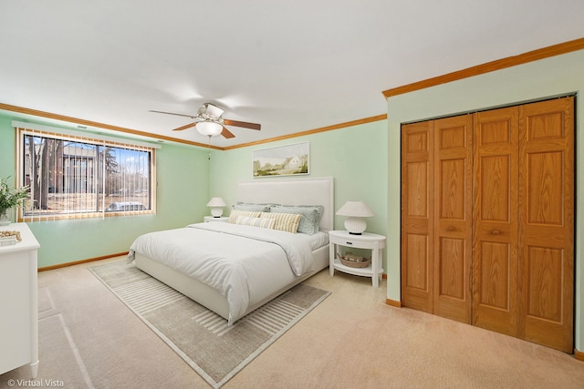 carpeted bedroom featuring ceiling fan, ornamental molding, and a closet