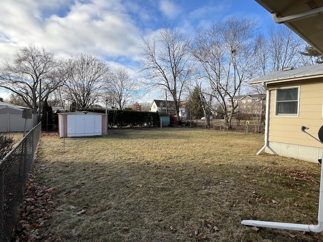 view of yard featuring a storage shed