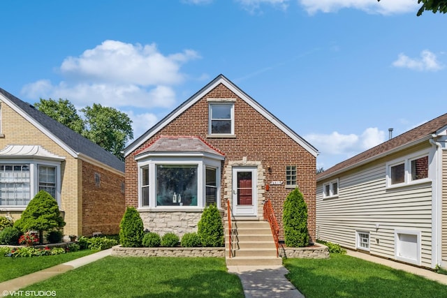 view of front of house with a front lawn