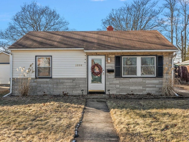 view of front of property with a front yard