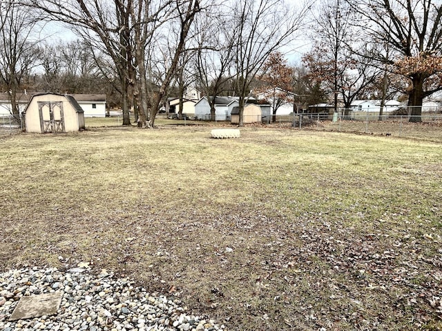 view of yard featuring a storage unit