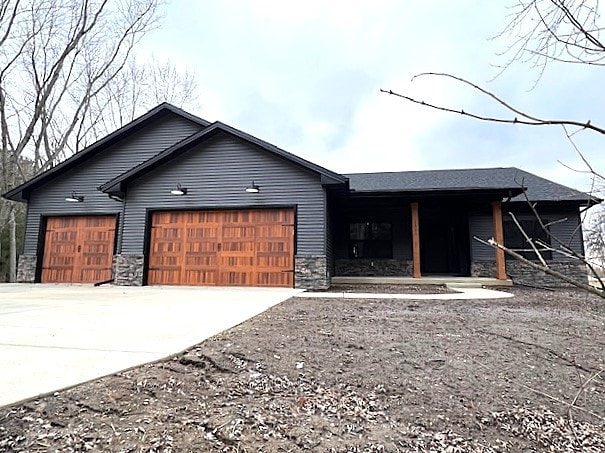 view of front facade with a garage