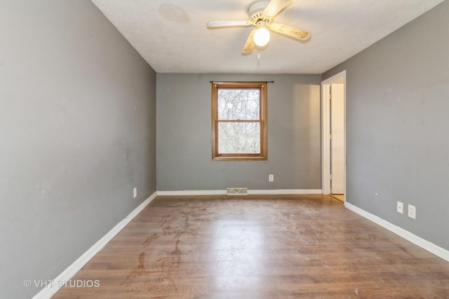 unfurnished room with wood-type flooring and ceiling fan