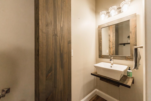 bathroom featuring sink