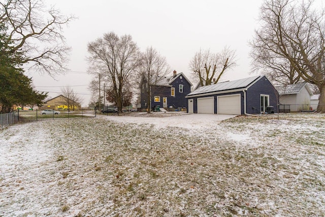 view of yard featuring a garage and an outdoor structure