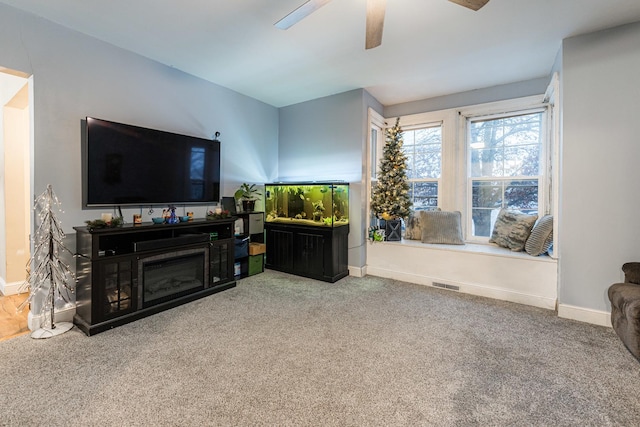 carpeted living room featuring ceiling fan