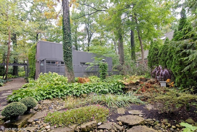 view of yard with a garage