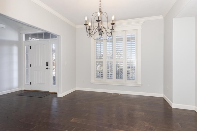 entryway featuring dark wood-style floors, a notable chandelier, crown molding, and baseboards