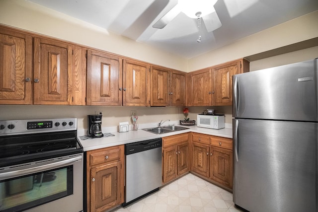 kitchen with sink, stainless steel appliances, and ceiling fan