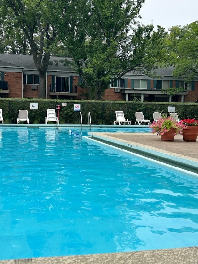 view of swimming pool