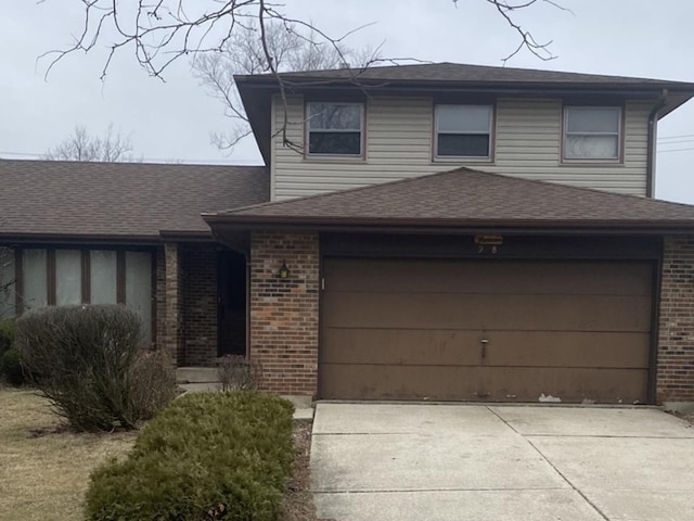 view of front of house with a front lawn