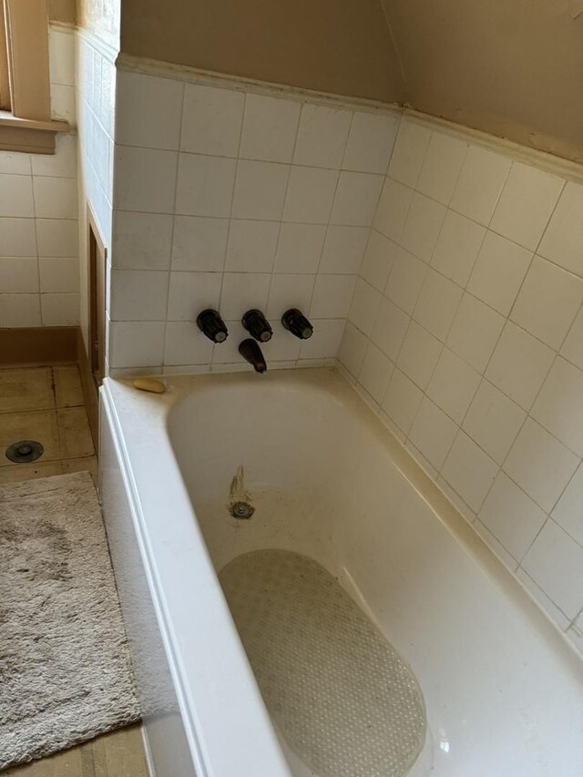 bathroom featuring a bathing tub