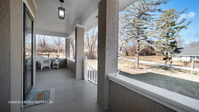 balcony featuring covered porch