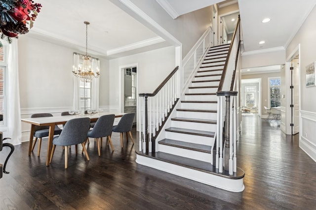 dining room featuring crown molding, dark hardwood / wood-style floors, and an inviting chandelier