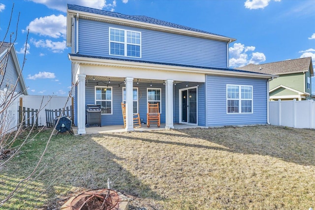 view of front of house featuring a front lawn and a fenced backyard