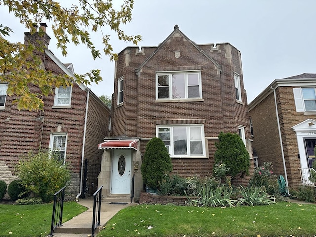 view of front of house featuring a front yard