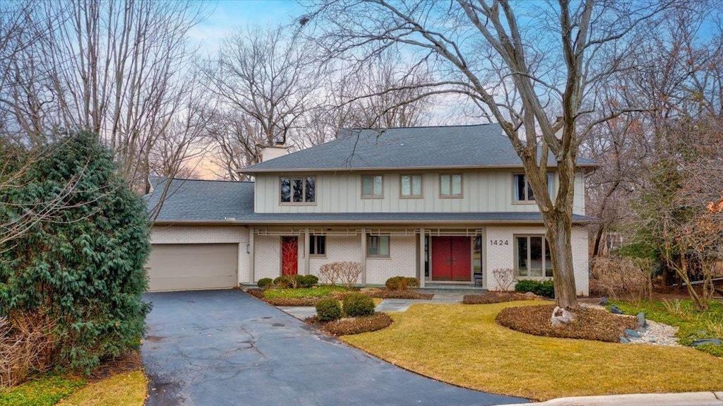 view of front facade with a garage and a lawn